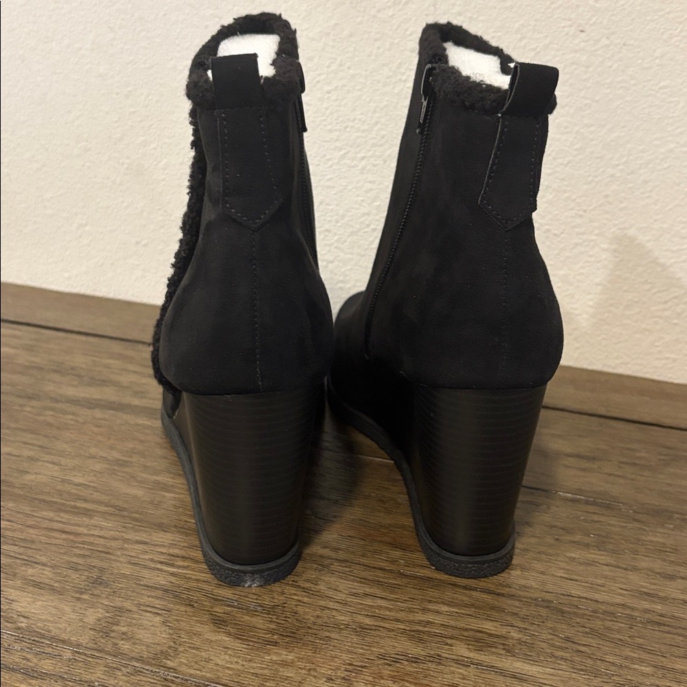 NWT [Sun + Stone] Camillia Faux Suede Ankle Fur Wedge Booties Black Women’s 11 - Picture 7 of 12
